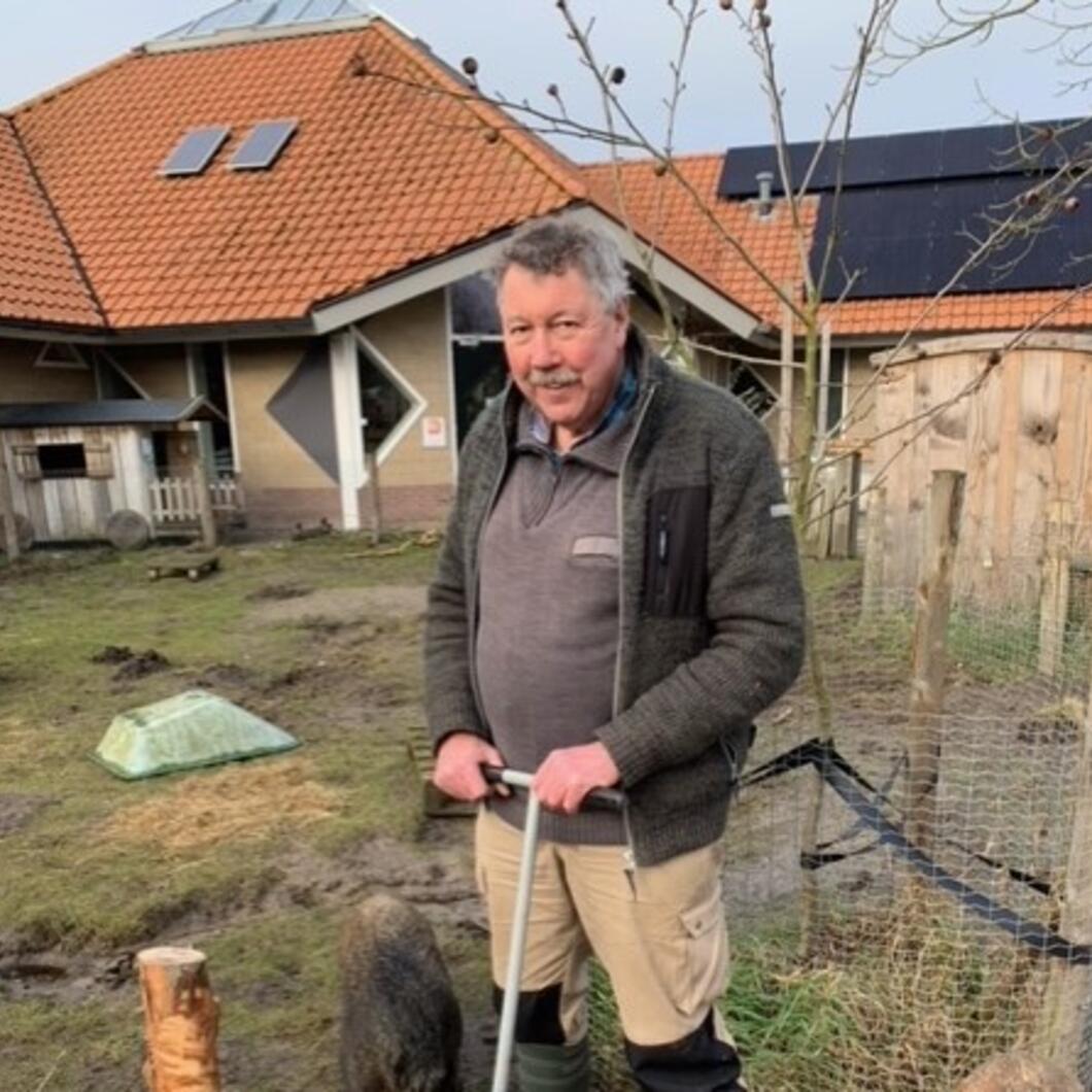 Rints Swart aan het werk bij de Schellerhoeve