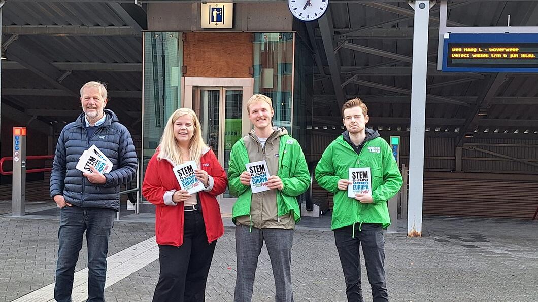 Een team vrijwilligers op het station