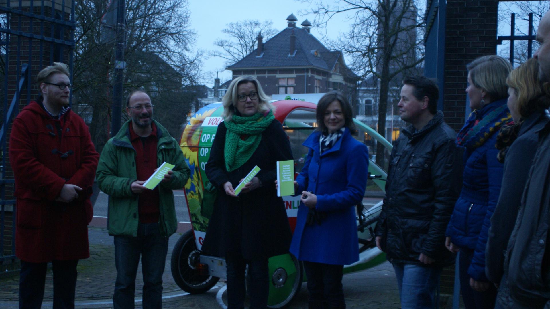 De overhandiging van de Aanzet tot een sociaal cliëntenakkoord in Park Eekhout